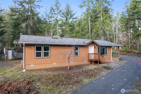 150 N Beaver Drive Hoodsport WA 98548