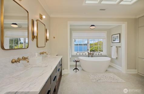 5021 Saratoga Road Langley WA 98260