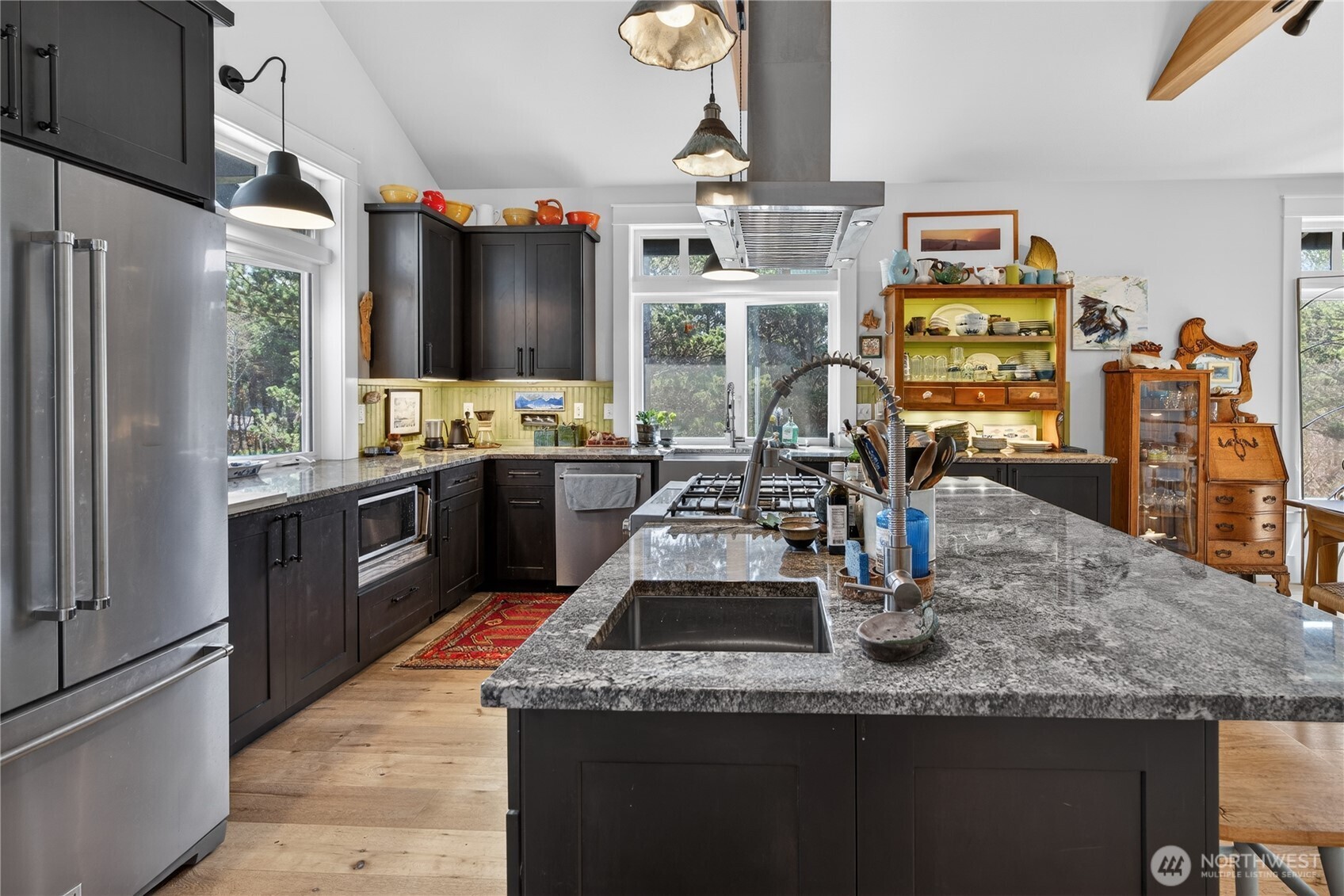 306 6th Street NW Long Beach WA 98631