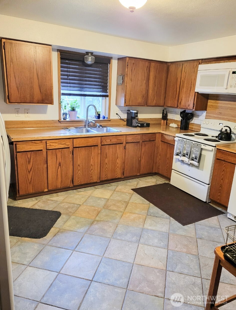 102 Conifer Court Elma WA 98541