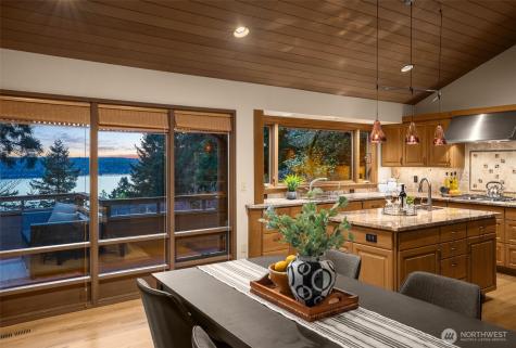8440 W Mercer Way Mercer Island WA 98040