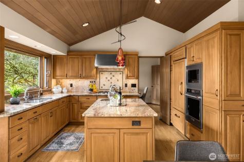 8440 W Mercer Way Mercer Island WA 98040