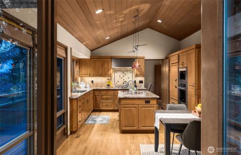 8440 W Mercer Way Mercer Island WA 98040