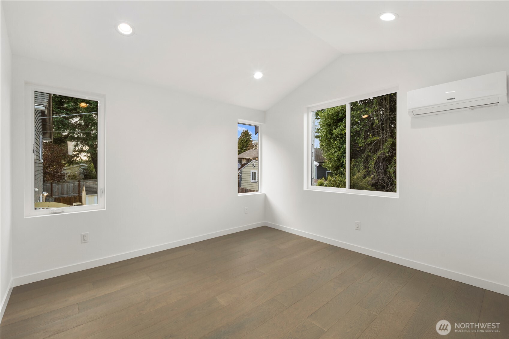 516 N 102nd Street Seattle WA 98133