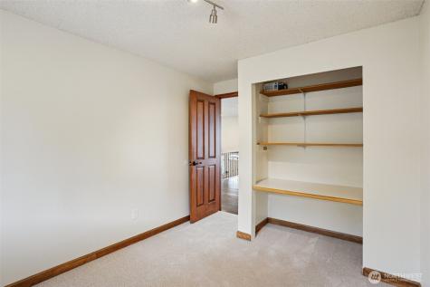 6111 Hawthorne Terrace NE Tacoma WA 98422