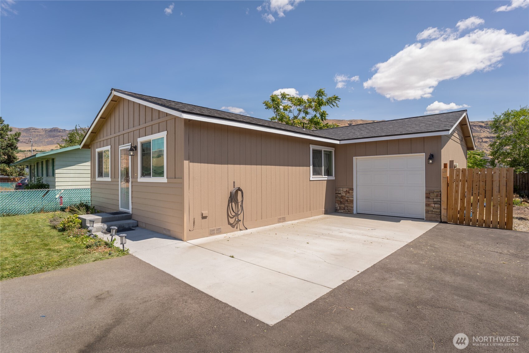 14 Cambridge Avenue Rock Island WA 98850