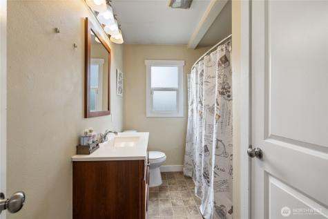 1646 E Wright Avenue Tacoma WA 98404