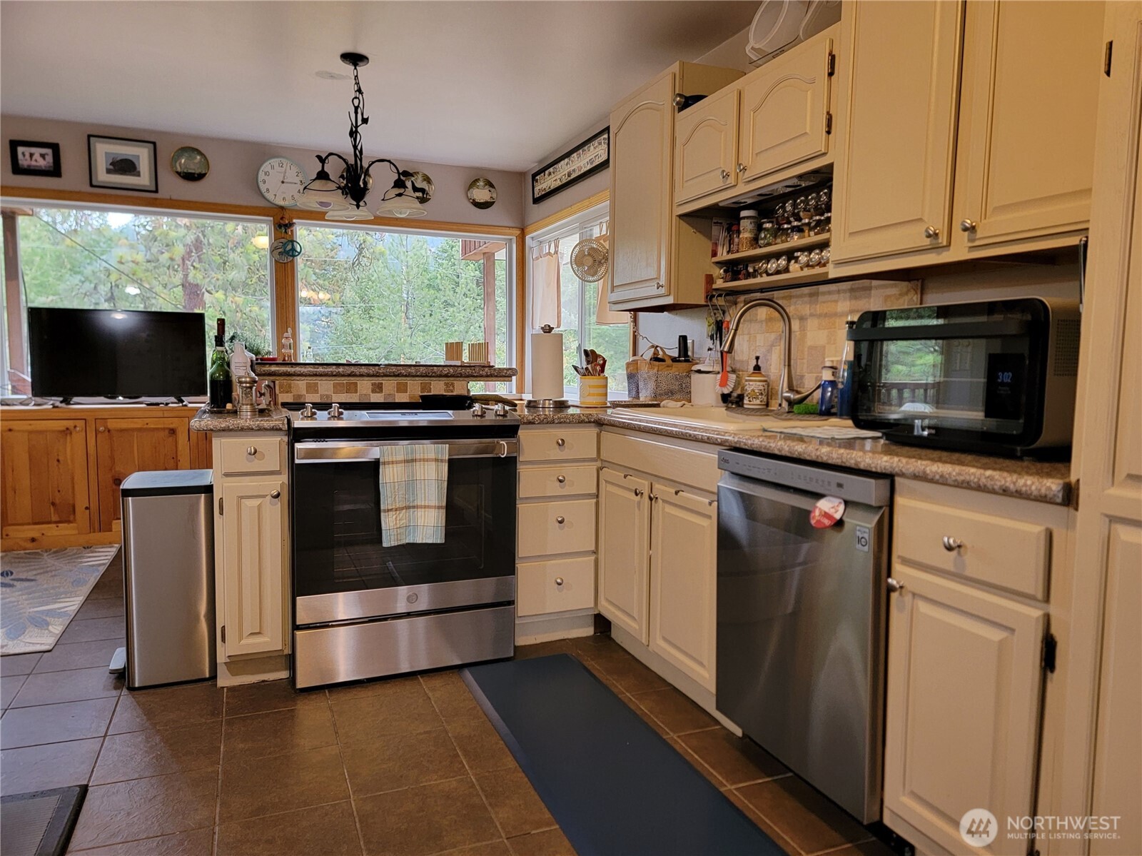 55 Gold Mountain Road Republic WA 99166