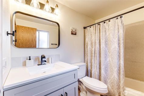 1716 Scenic Drive Everett WA 98203