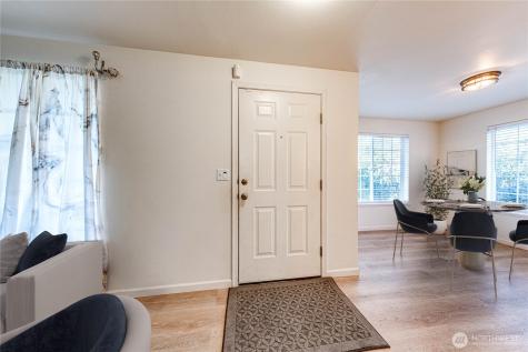 1716 Scenic Drive Everett WA 98203