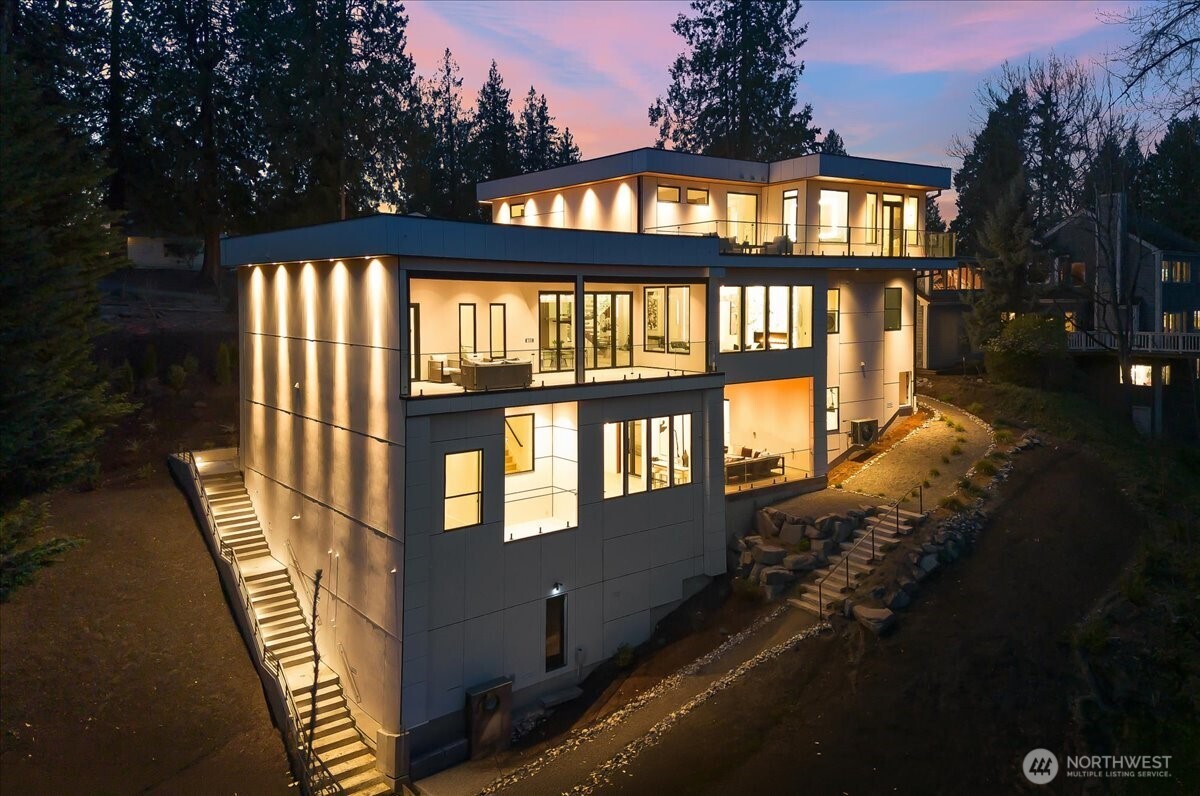 3806 95th Avenue NE Yarrow Point WA 98004