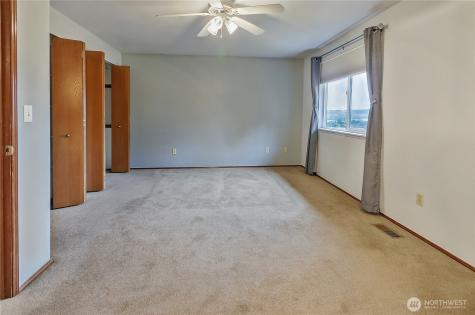 21211 95th Court S Kent WA 98031