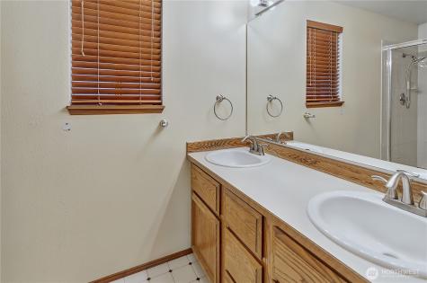 21211 95th Court S Kent WA 98031