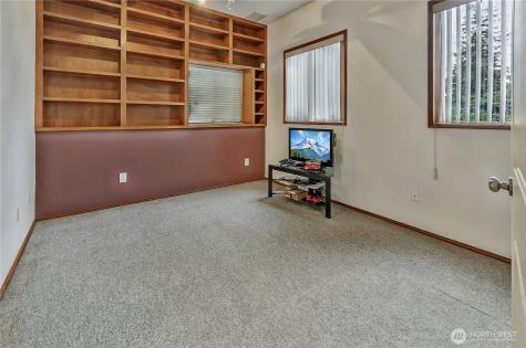 21211 95th Court S Kent WA 98031