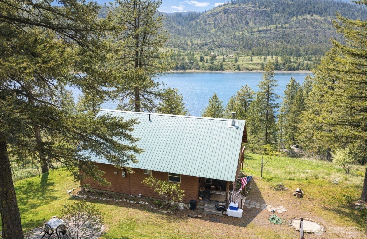 40 E Wannacut Lane Oroville WA 98844