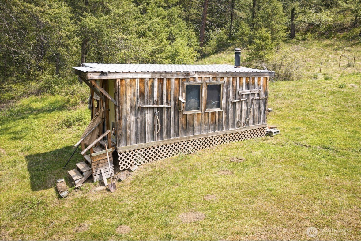 40 E Wannacut Lane Oroville WA 98844