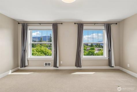 1078 NE High Street Issaquah WA 98029