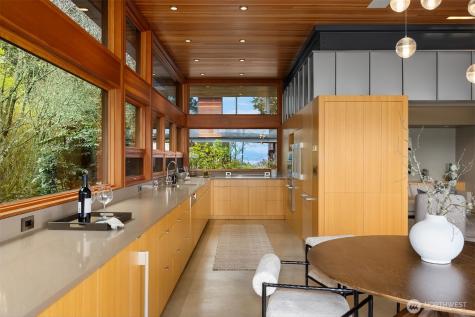 7268 Madrona Drive NE Bainbridge Island WA 98110