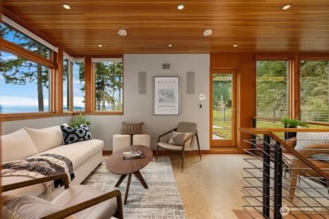 7268 Madrona Drive NE Bainbridge Island WA 98110