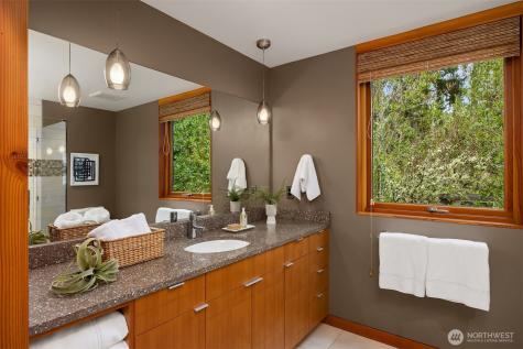 7268 Madrona Drive NE Bainbridge Island WA 98110