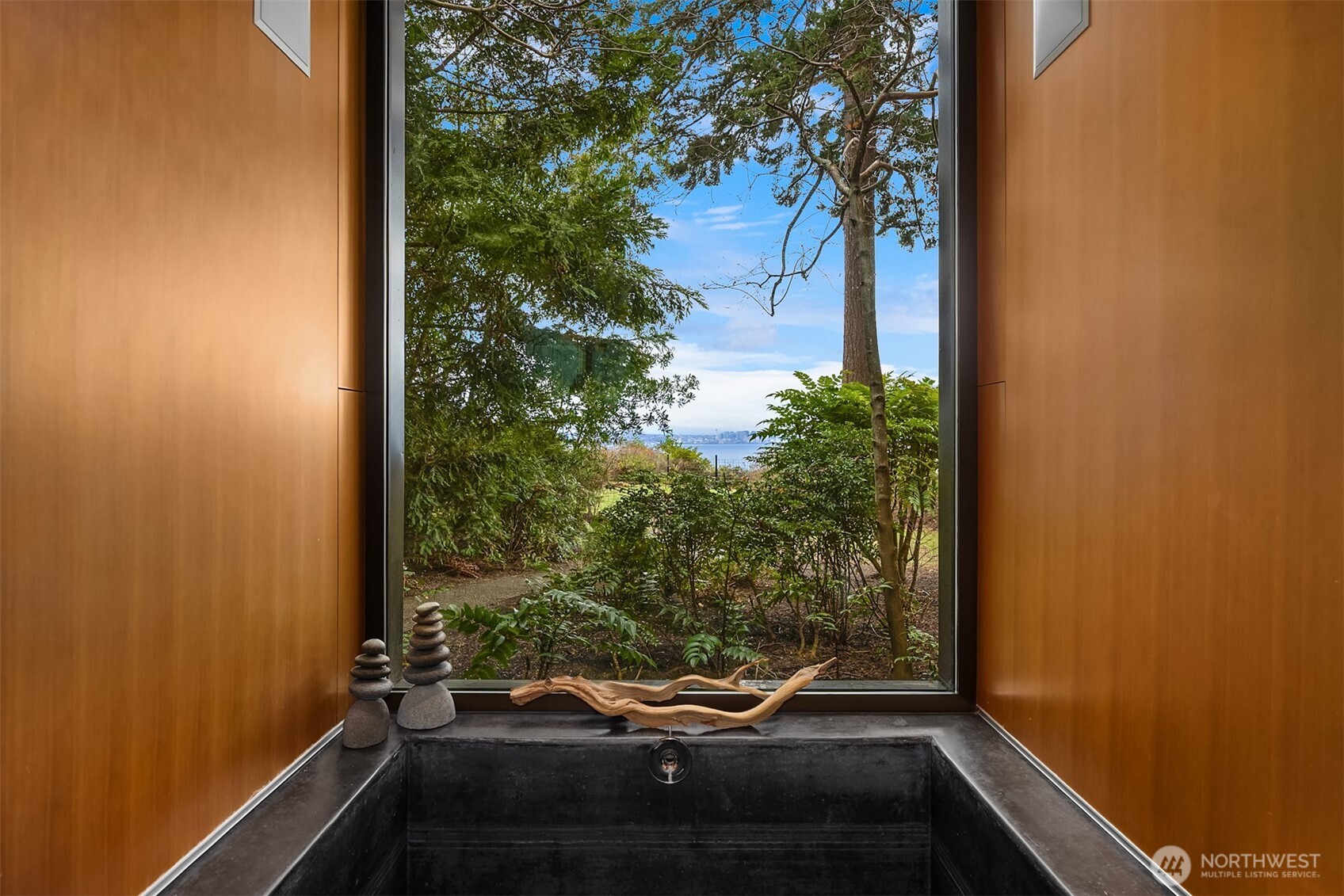 7268 Madrona Drive NE Bainbridge Island WA 98110