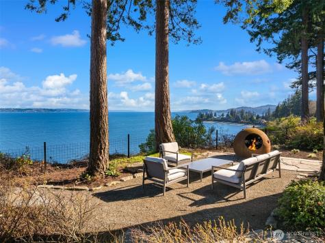 7268 Madrona Drive NE Bainbridge Island WA 98110