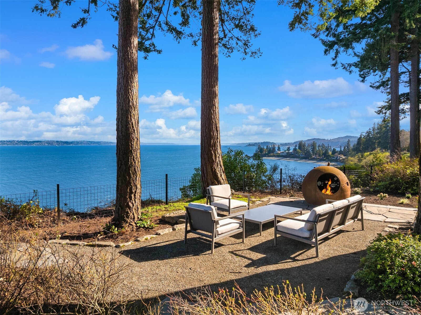 7268 Madrona Drive NE Bainbridge Island WA 98110