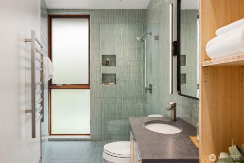 7268 Madrona Drive NE Bainbridge Island WA 98110