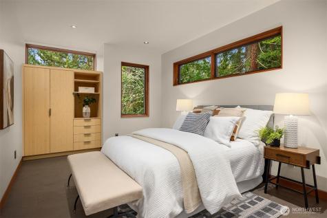7268 Madrona Drive NE Bainbridge Island WA 98110