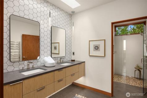 7268 Madrona Drive NE Bainbridge Island WA 98110