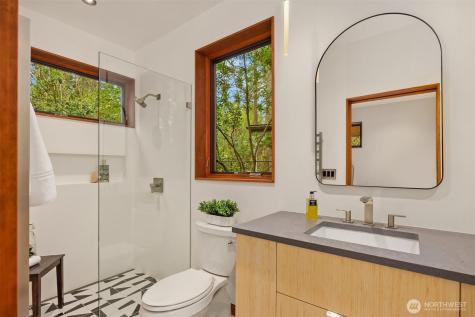 7268 Madrona Drive NE Bainbridge Island WA 98110