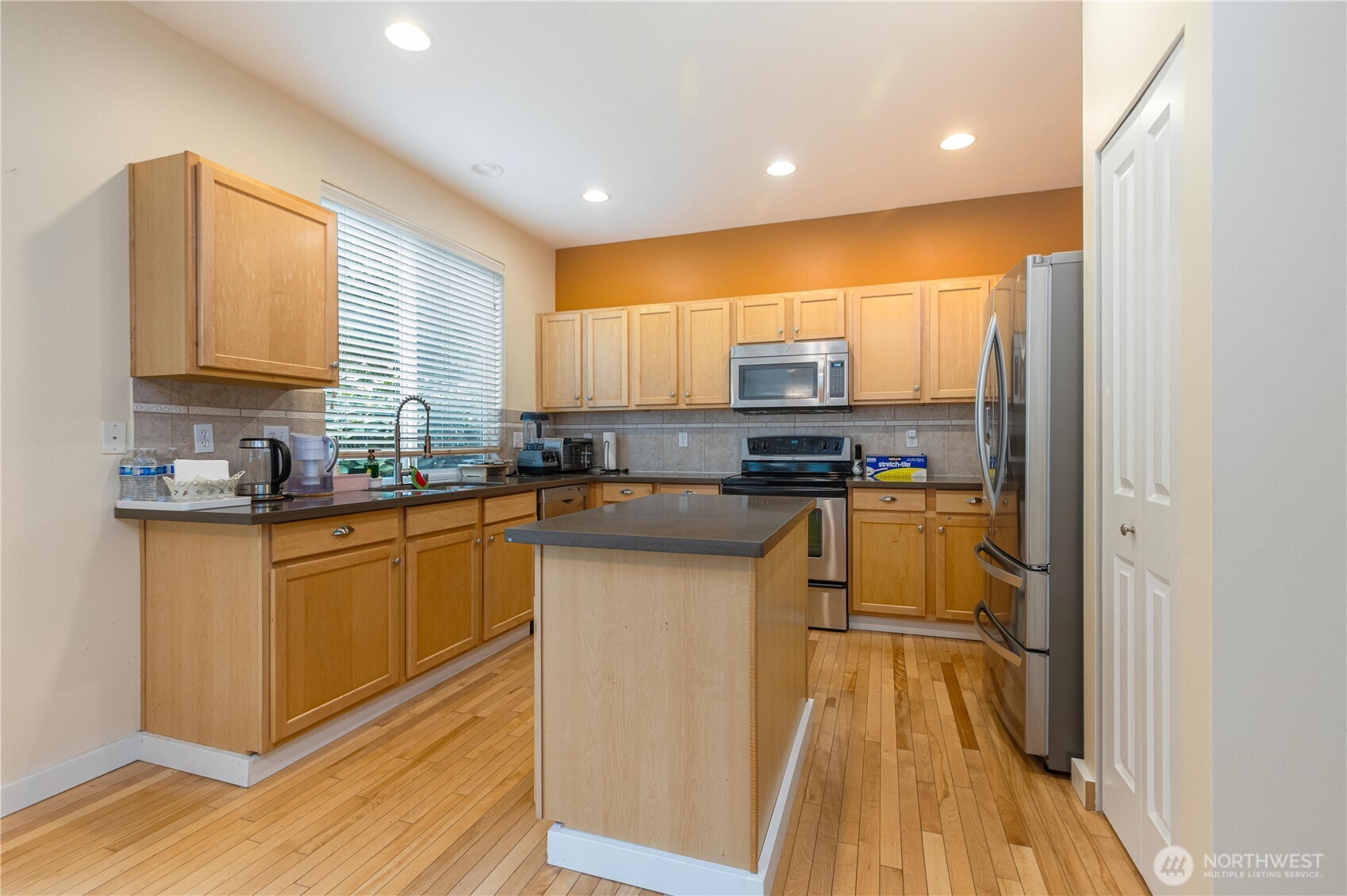 28104 Maple Ridge Way SE Maple Valley WA 98038