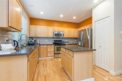 28104 Maple Ridge Way SE Maple Valley WA 98038