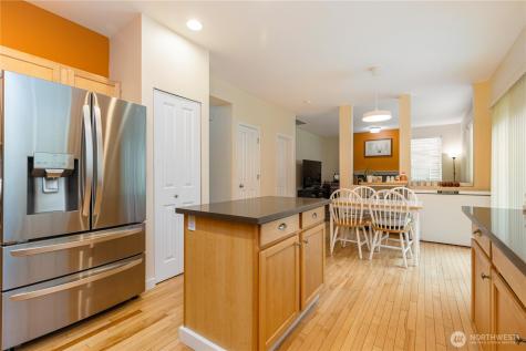 28104 Maple Ridge Way SE Maple Valley WA 98038