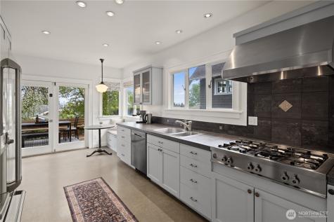 4306 Burke Avenue N Seattle WA 98103