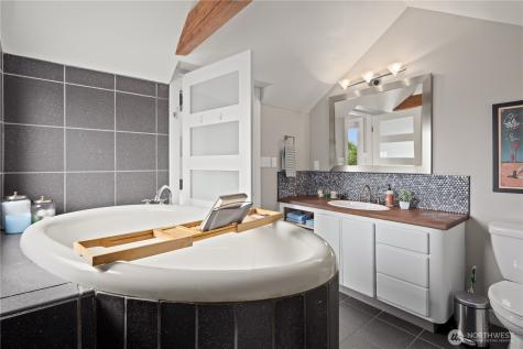 4306 Burke Avenue N Seattle WA 98103