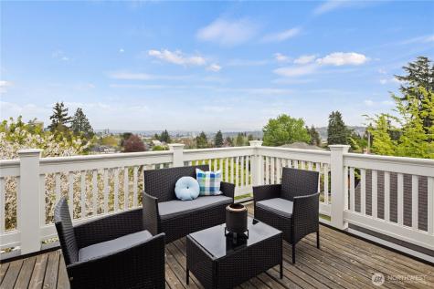 4306 Burke Avenue N Seattle WA 98103
