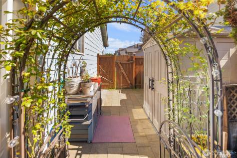 1003 Shelton Avenue NE Renton WA 98056
