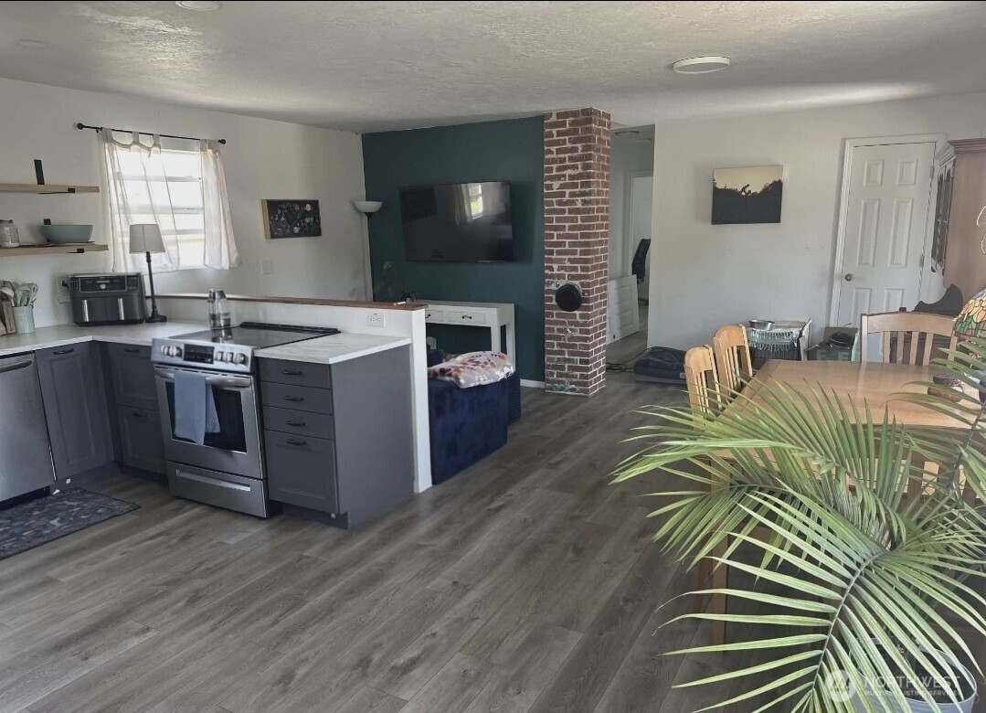 1911 Ocean Beach Boulevard S Long Beach WA 98631