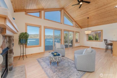 1606 S Lakeshore Road Chelan WA 98816