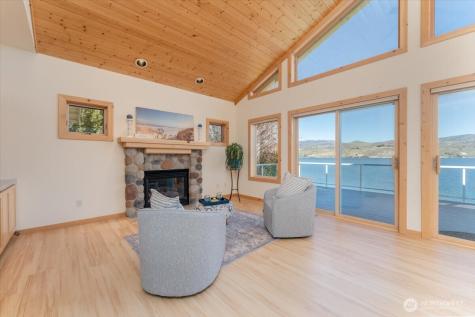1606 S Lakeshore Road Chelan WA 98816