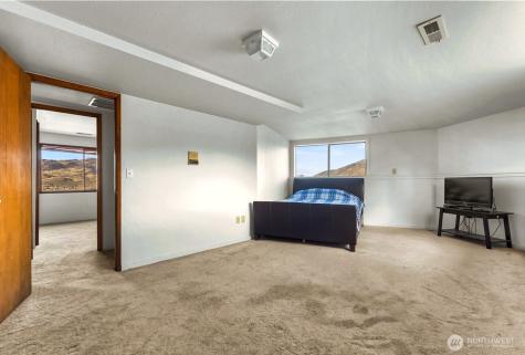 323 Eastlake Road Oroville WA 98844