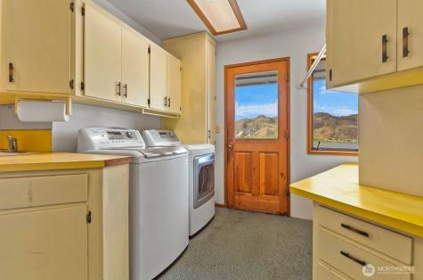 323 Eastlake Road Oroville WA 98844