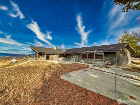 323 Eastlake Road Oroville WA 98844