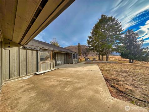 323 Eastlake Road Oroville WA 98844