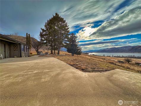 323 Eastlake Road Oroville WA 98844