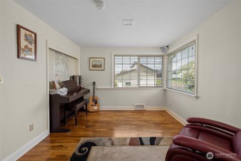 347 SE Glencoe Street Oak Harbor WA 98277
