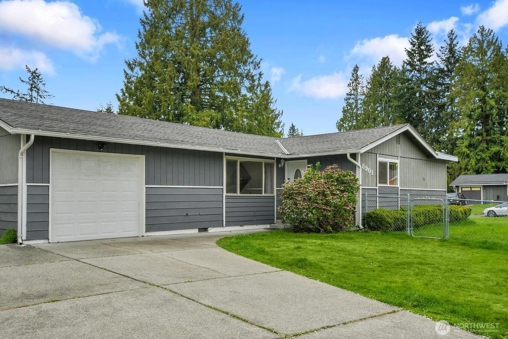 8901 Emerson Place Everett WA 98208