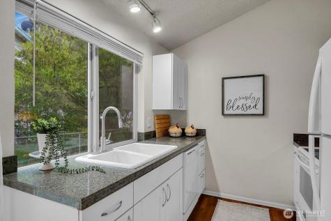8901 Emerson Place Everett WA 98208