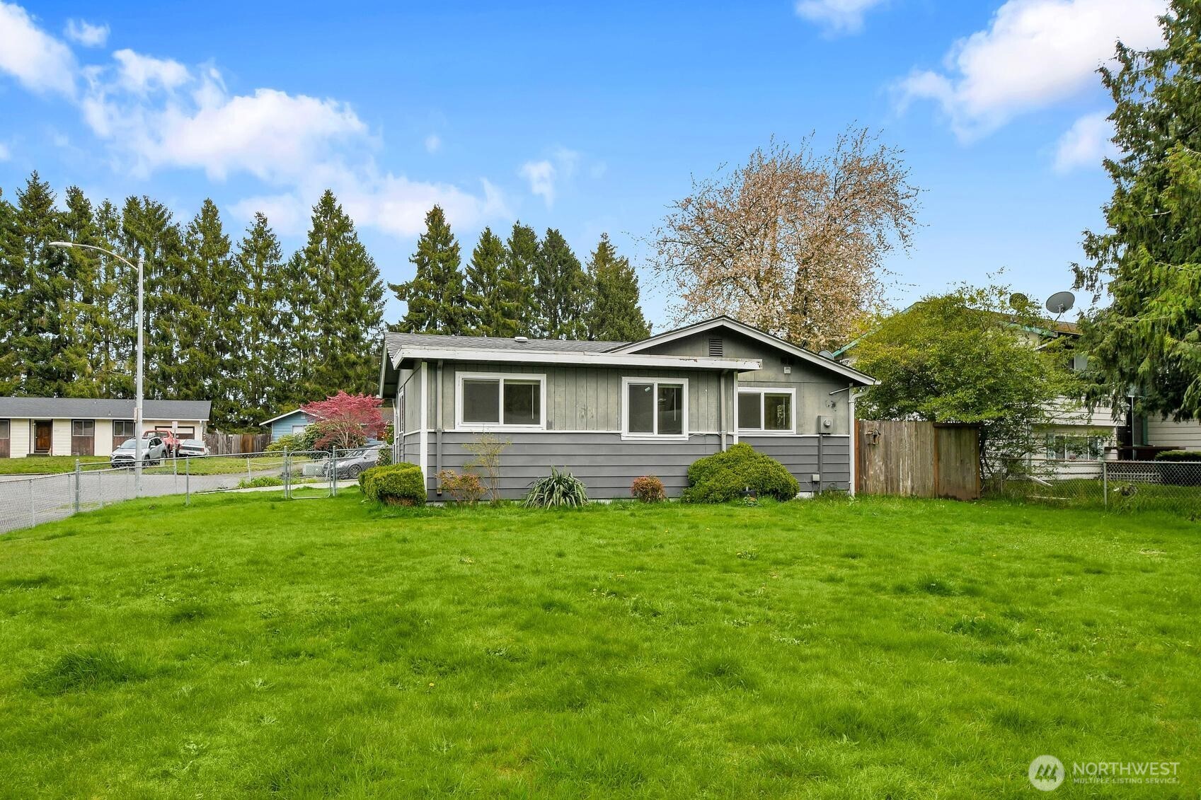 8901 Emerson Place Everett WA 98208